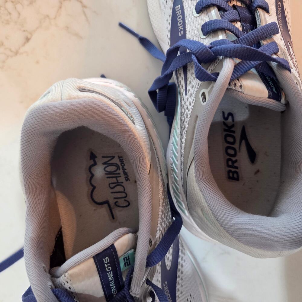 Women's Brooks Adrenaline GTS 22, Size 7.5 - Picture 9 of 10